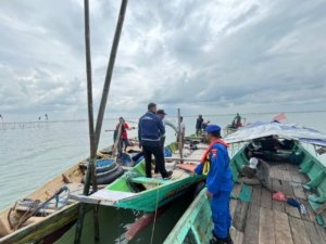 Polairud Gresik Bongkar Rumpon Cegah Konflik Nelayan