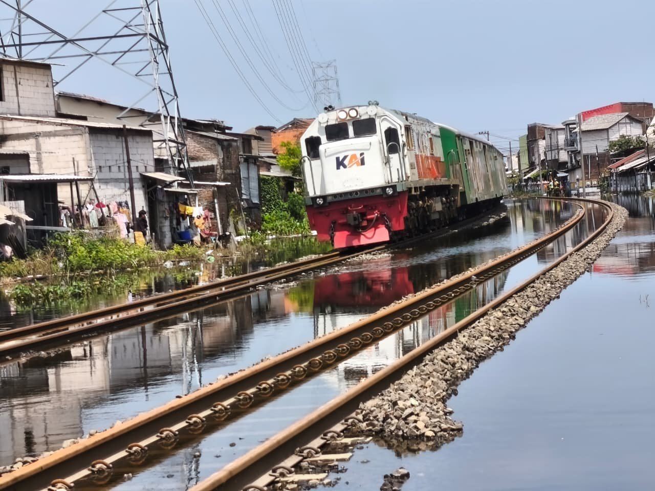 Normalisasi Jalur Berhasil KA Jember Berangkat Tepat Waktu
