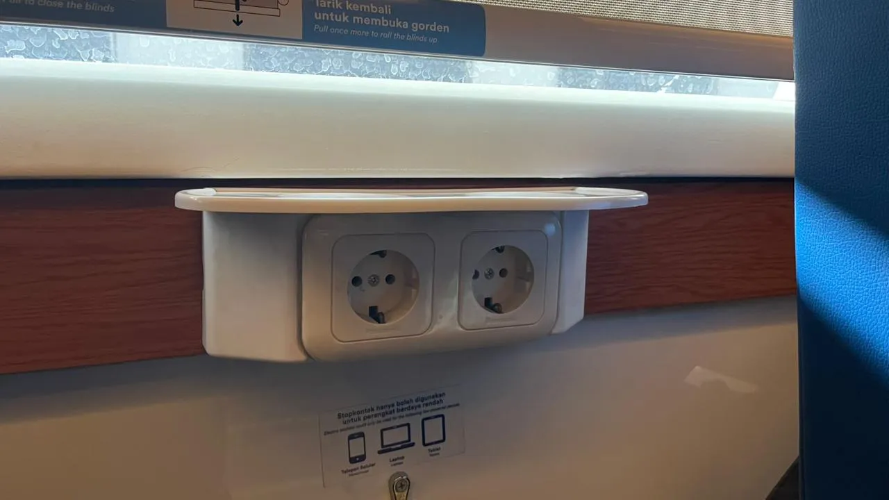 KAI Daop 9 Jember Larang Penggunaan Stopkontak untuk Powerbank