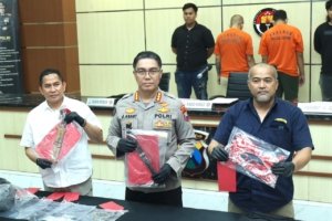 Polda Jatim Bekuk Sindikat Pencurian Bersenjata di Minimarket