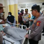 Kapolri Kunjungi Korban Ledakan SMAN 72 di RSI Cempaka Putih