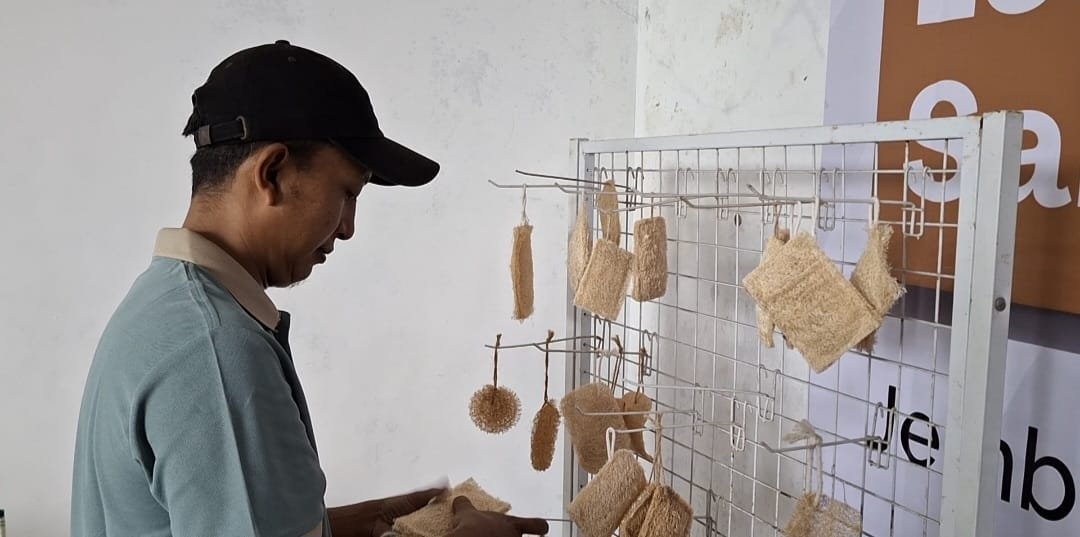 Pemuda Desa Jember Ciptakan Produk Ekspor Bernilai Tinggi dari Serat Gambas