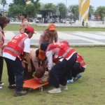 PMI Jember Sigap Tangani Peserta Pingsan di Upacara Hari Pahlawan