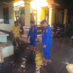 Polisi Imbau Warga Pesisir Situbondo Waspada Banjir Rob dan Jaga Kebersihan