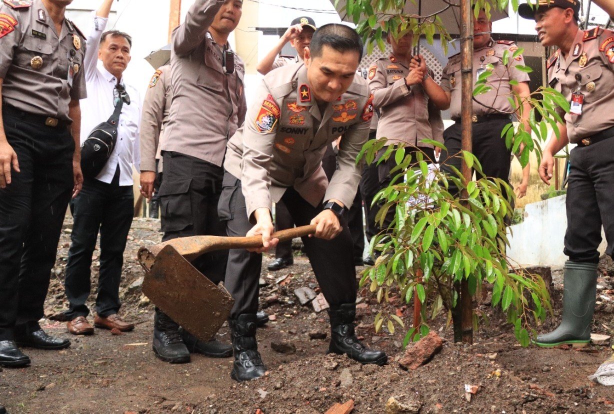 Sespimma Polri Lepas 125 Burung di Malang Jaga Alam
