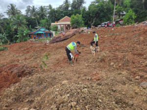 Polri Kerahkan K9 dan Ratusan Personel Cari Korban Longsor