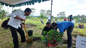 UNEJ Tanam 535 Pohon Perkuat Kawasan Pendidikan Hijau Jubung