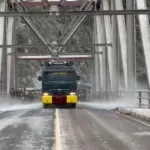 Polres Lumajang Kerahkan AWC Bersihkan Lumpur Sisa APG Semeru di Besuk Koboan