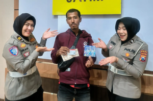 Ditlantas Polda Jatim Hadiahi Pengendara Tertib dalam Operasi Zebra Semeru