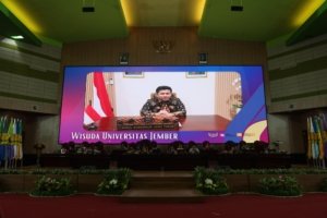 Wagub Jatim Gaungkan Merdeka Berkarya dalam Wisuda Spesial Dies Natalis ke-61 UNEJ