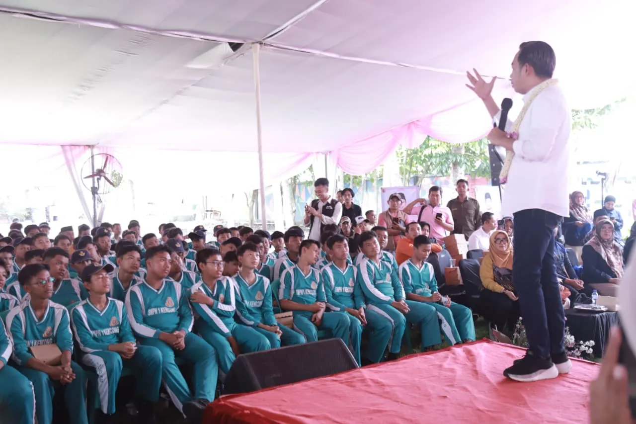 Kunjungi SMPN 1 Kencong, Bupati Fawait Dorong Literasi dan Kesadaran Usia Ideal Kehamilan
