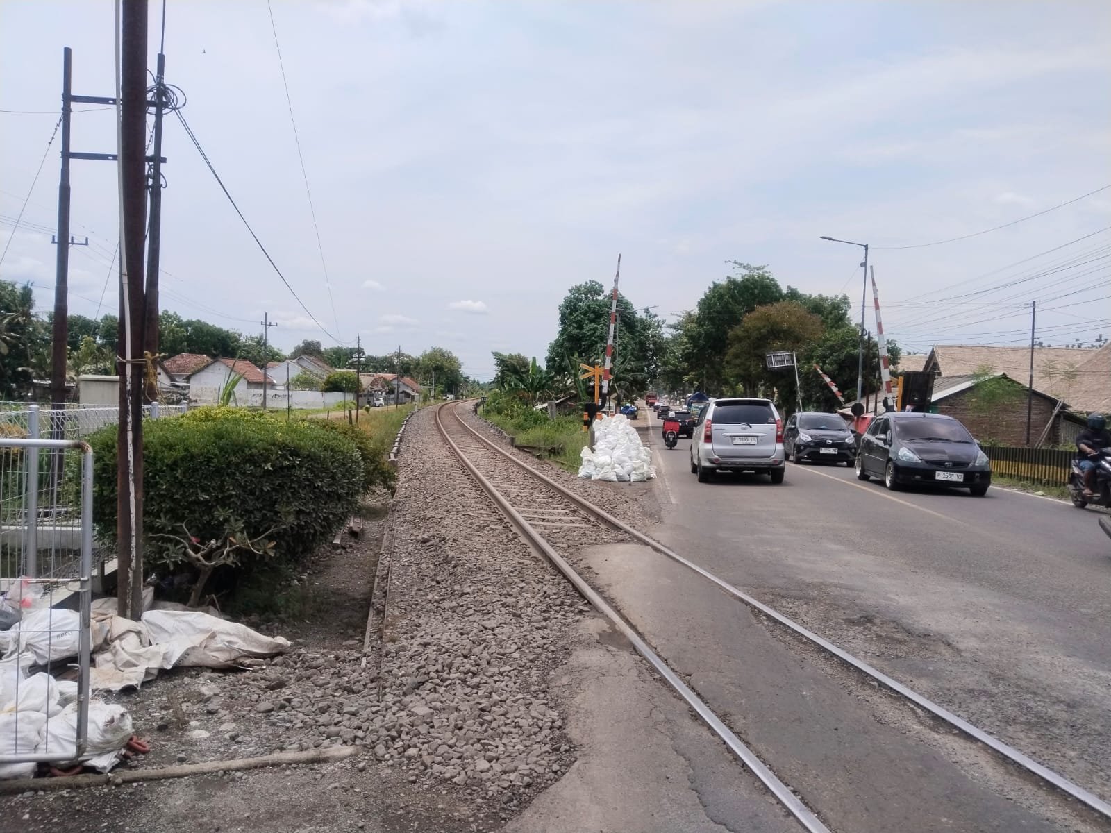 Jaga Keselamatan, KAI Daop 9 Jember Perbaiki Geometri Jalur di JPL 125 Pecoro