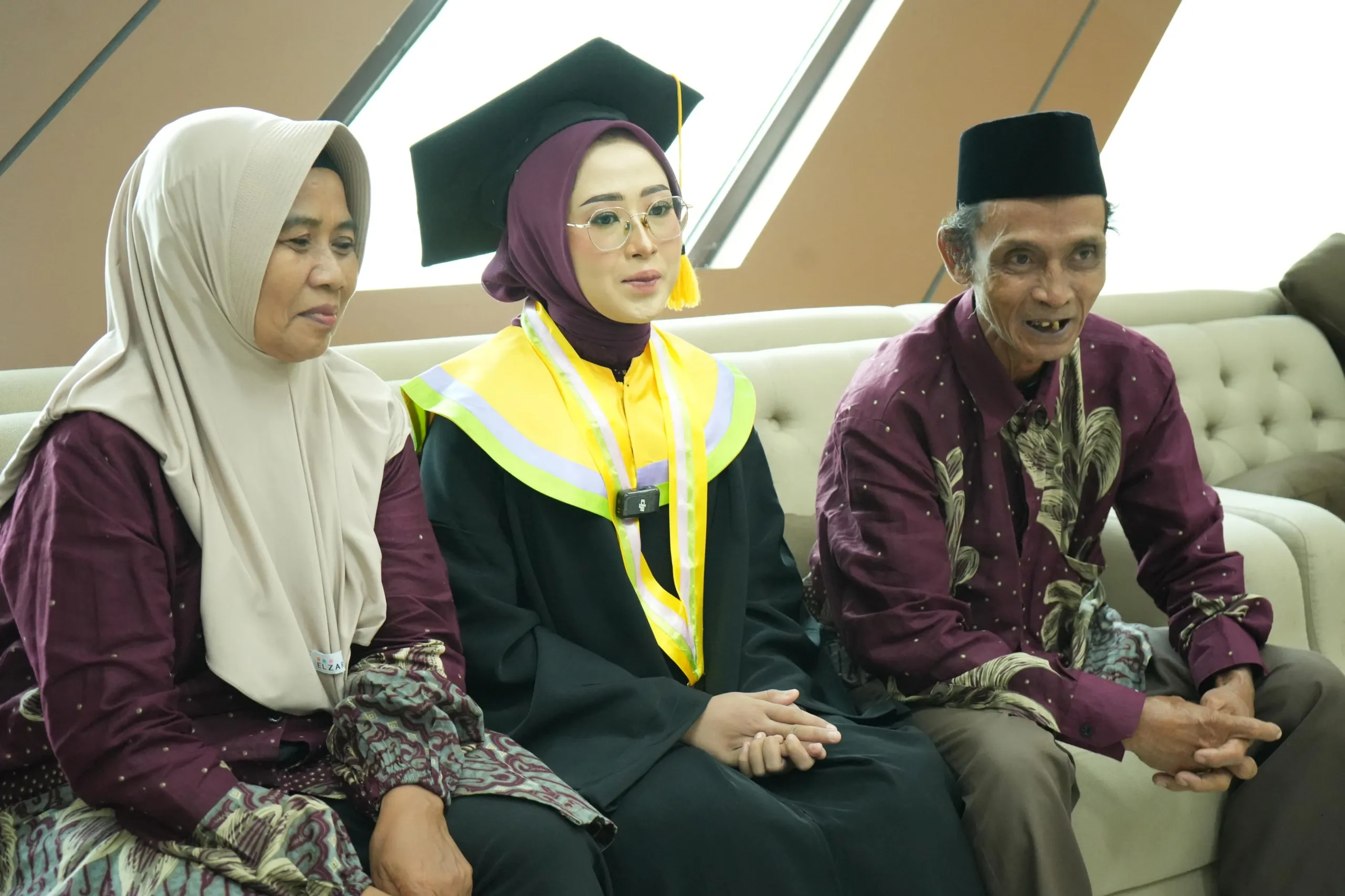 IPK 3,94 UNEJ Faiqotul Sukses Berkat Konsistensi dan Dukungan Keluarga