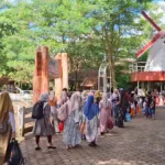 Libur Nataru, Pengunjung Jember Mini Zoo Membeludak hingga Antre Mengular