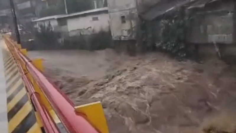 Banjir Kali Jompo Rendam Rumah Mantan Bupati dan 33 Rumah Warga di Jember