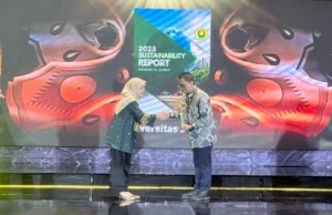 Laporan Berkelanjutan UNEJ Raih Predikat Emas di ASRRAT 2025