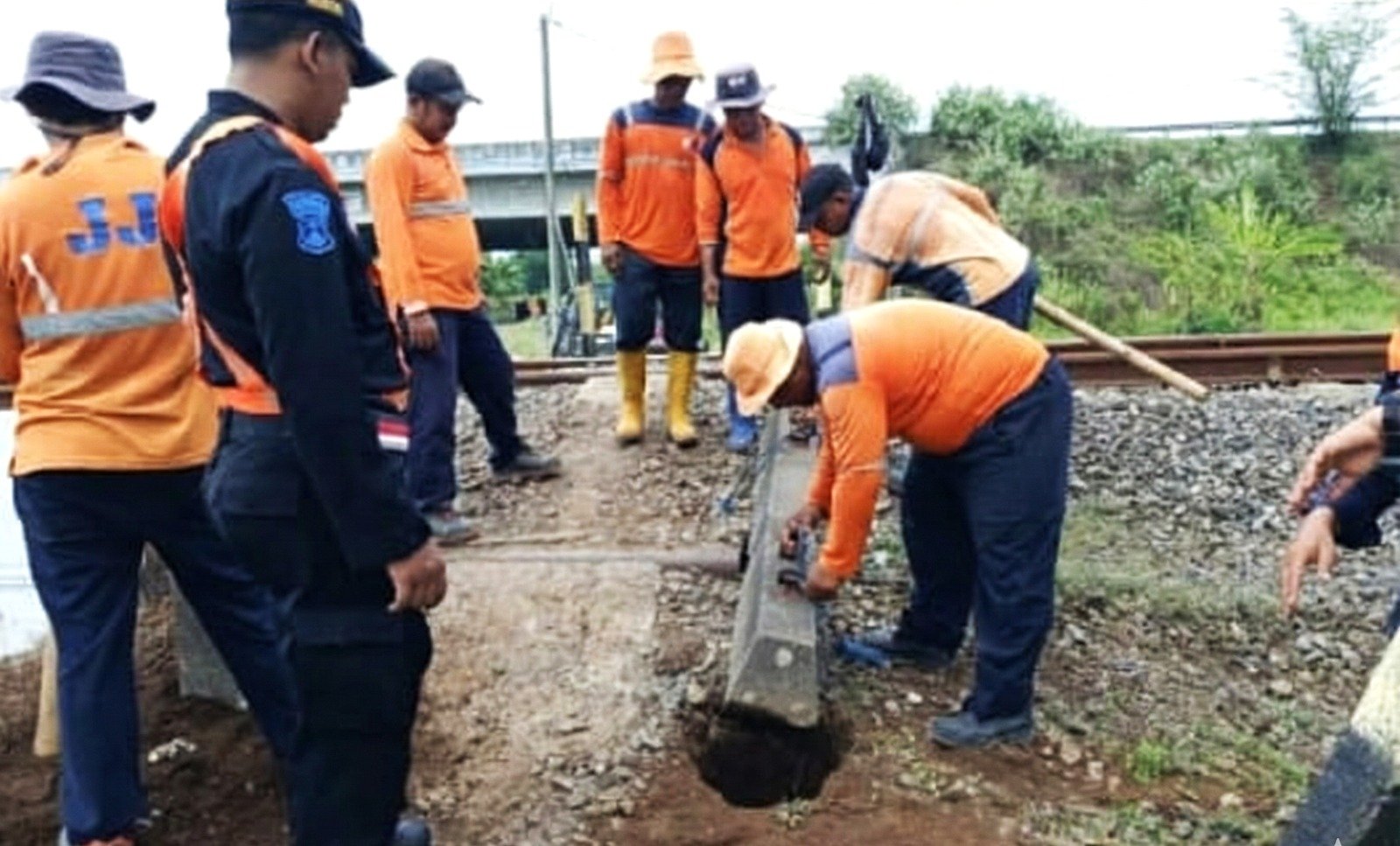 Kecelakaan Tinggi KAI Daop 9 Jember Tutup 13 Perlintasan Liar