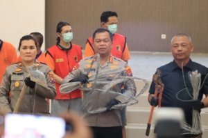 Polrestabes Surabaya Ringkus Komplotan Pencuri Kabel Telkom dan PJU