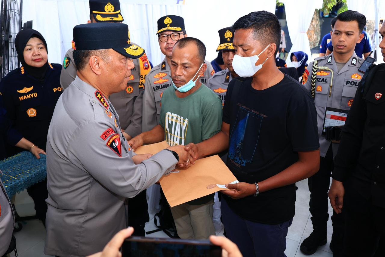 Wakapolri Komjen Dedi Tinjau Posko Antemortem DVI Sumbar