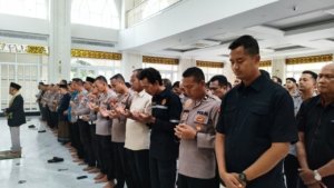 Polresta Sidoarjo Gelar Sholat Ghaib dan Galang Donasi untuk Korban Bencana Sumatera