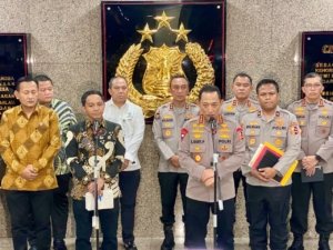 Kapolri-Menhut Bentuk Satgas Gabungan Usut Kayu Ilegal Penyebab Bencana