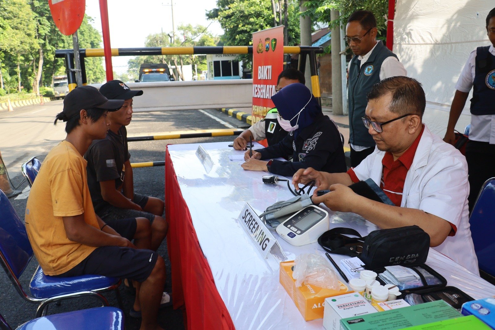 Polres Pelabuhan Tanjungperak Gelar Cek Kesehatan dan Tes Urine Gratis Jelang Nataru