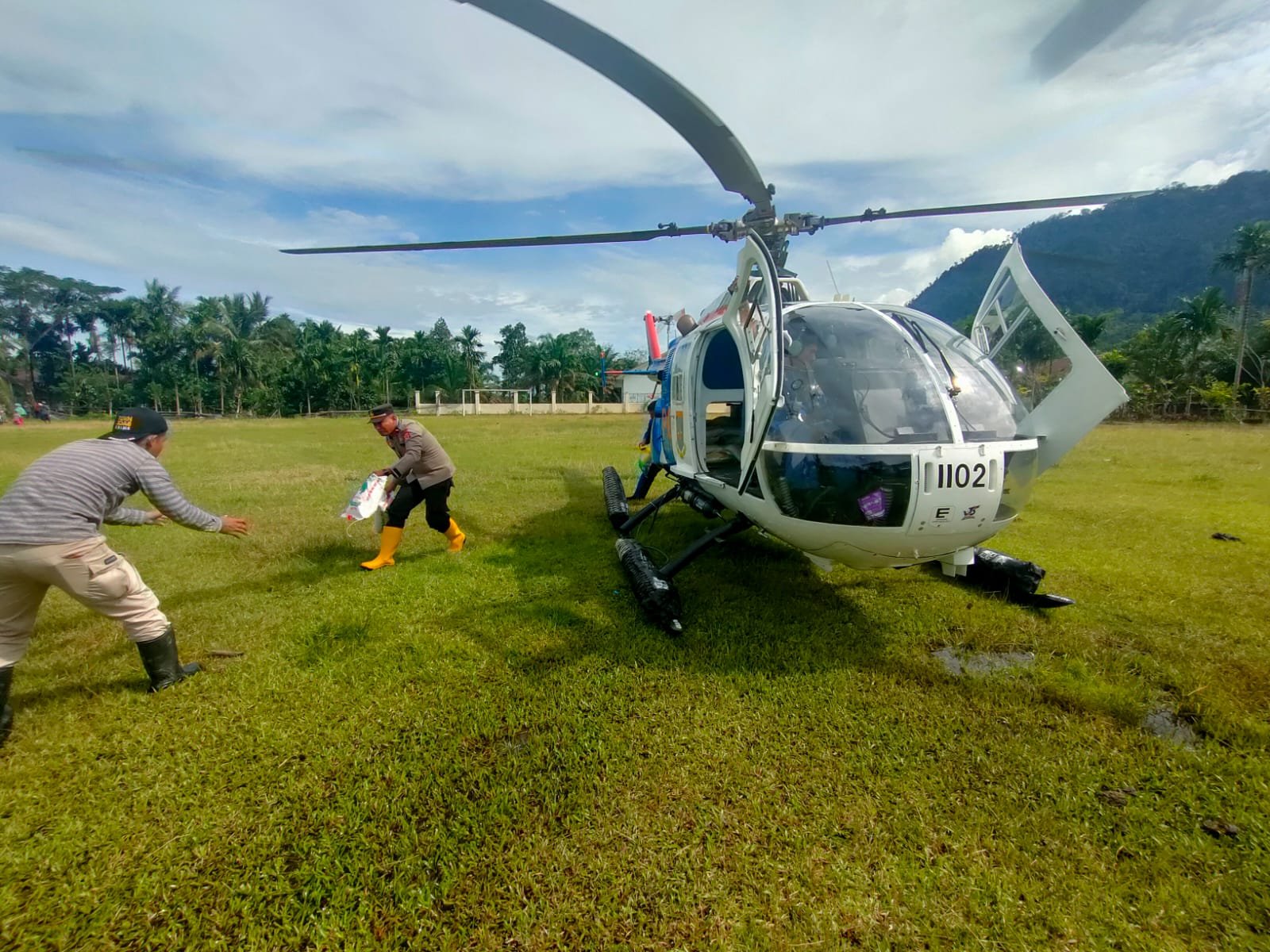Polri Kirim Bantuan Logistik Cepat Via Udara ke Aceh Tamiang dan Aceh Timur
