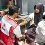 PMI Jember Sigap Salurkan Bantuan dan Cek Kesehatan Korban Banjir