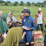 Pilot Helikopter Bagikan Al-Qur’an di Aceh Tamiang