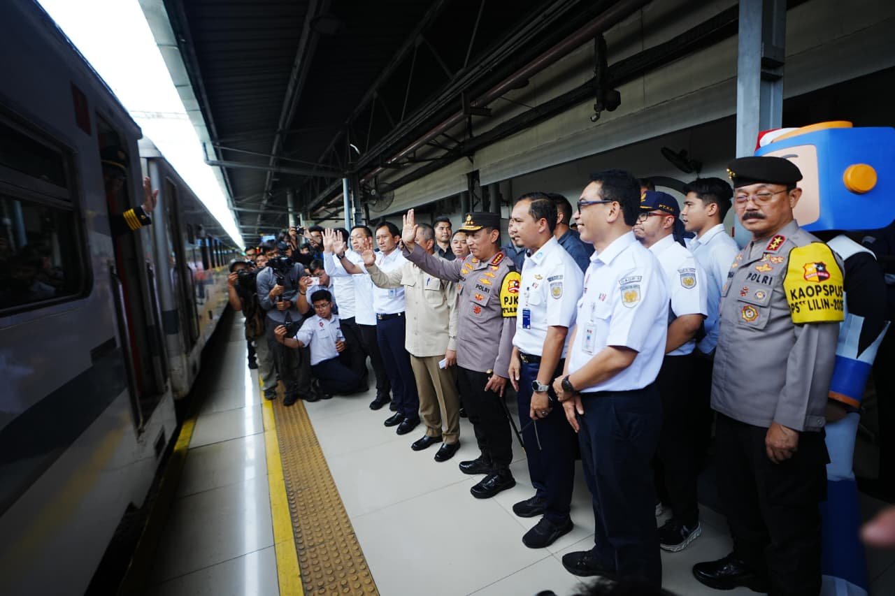 Kapolri Minta Jajaran Siaga Hadapi Potensi Bencana di Stasiun Pasar Senen