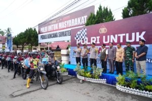 Wakapolri Tinjau Distribusi 200 Paket Sembako untuk Korban Bencana Padang Pariaman