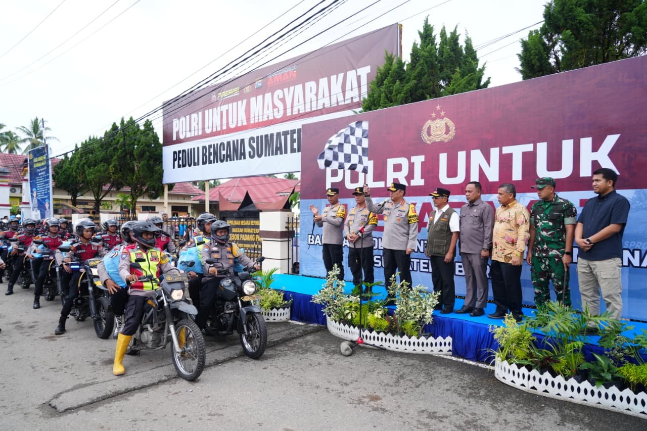 Wakapolri Tinjau Distribusi 200 Paket Sembako untuk Korban Bencana Padang Pariaman