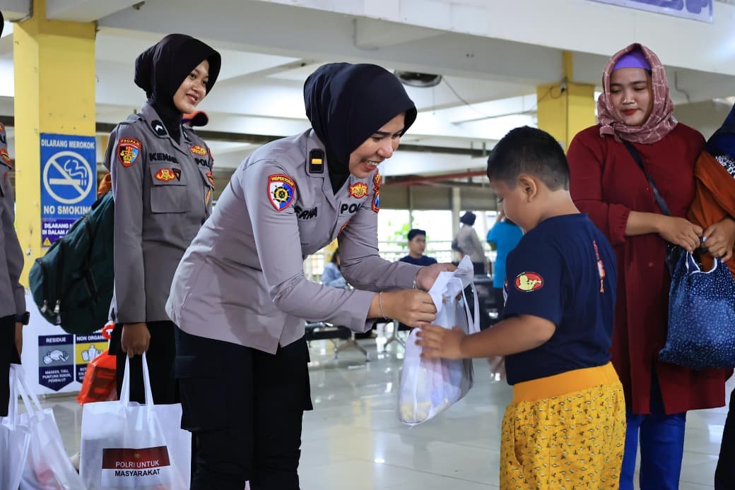 Polwan Polresta Sidoarjo Gelar Patroli Dialogis di Terminal Purabaya