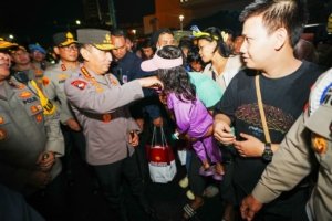 Kapolri Cek Pengamanan Tahun Baru dan Sapa Warga di Bundaran HI