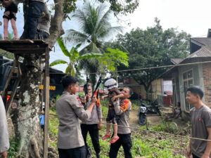 Trauma Healing Polri, Flying Fox Kembalikan Senyum Anak Korban Bencana