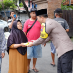 Polsek Taman Gelar Jumat Berkah di Jalan Raya Wonocolo Sidoarjo