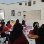 Pelatihan PMR Wira SMKN 1 Jember Berakhir dengan Ritual Siram Kembang