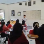 Pelatihan PMR Wira SMKN 1 Jember Berakhir dengan Ritual Siram Kembang