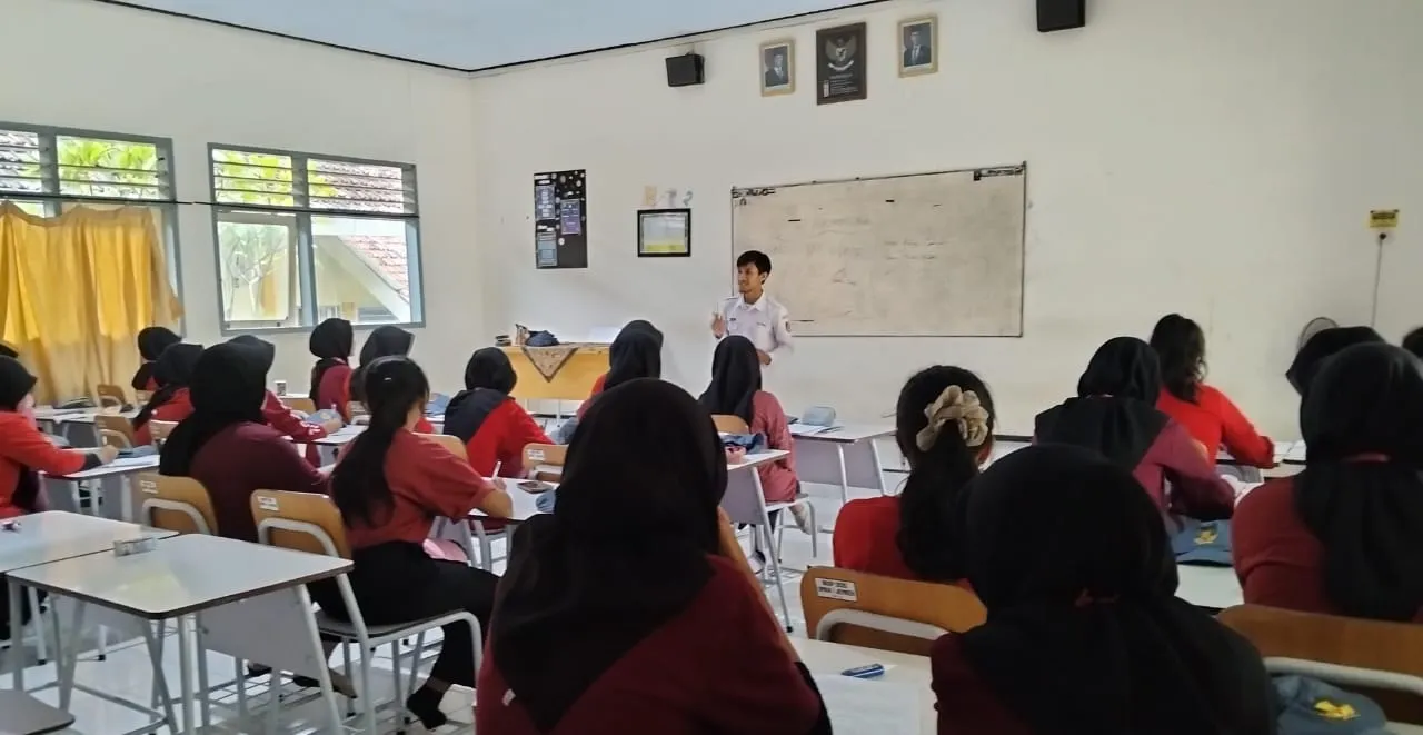 Pelatihan PMR Wira SMKN 1 Jember Berakhir dengan Ritual Siram Kembang