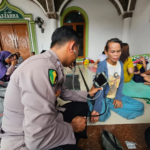 Polri All Out Evakuasi dan Layani Kesehatan Korban Banjir Karawang