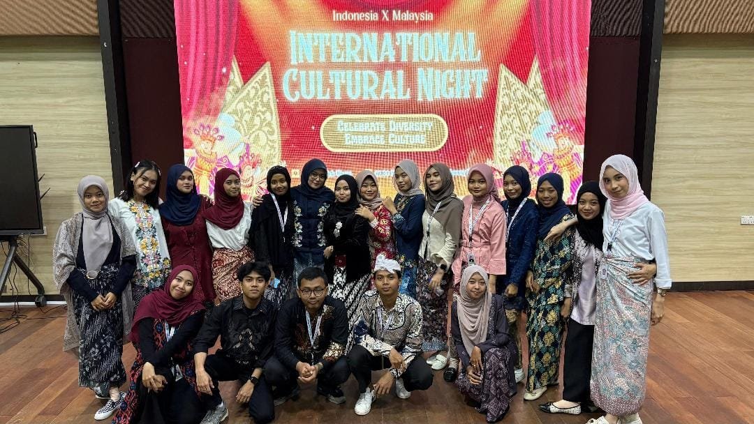 Mahasiswa FEB UNEJ Diplomasi Budaya Melalui Program ICTP di Malaysia