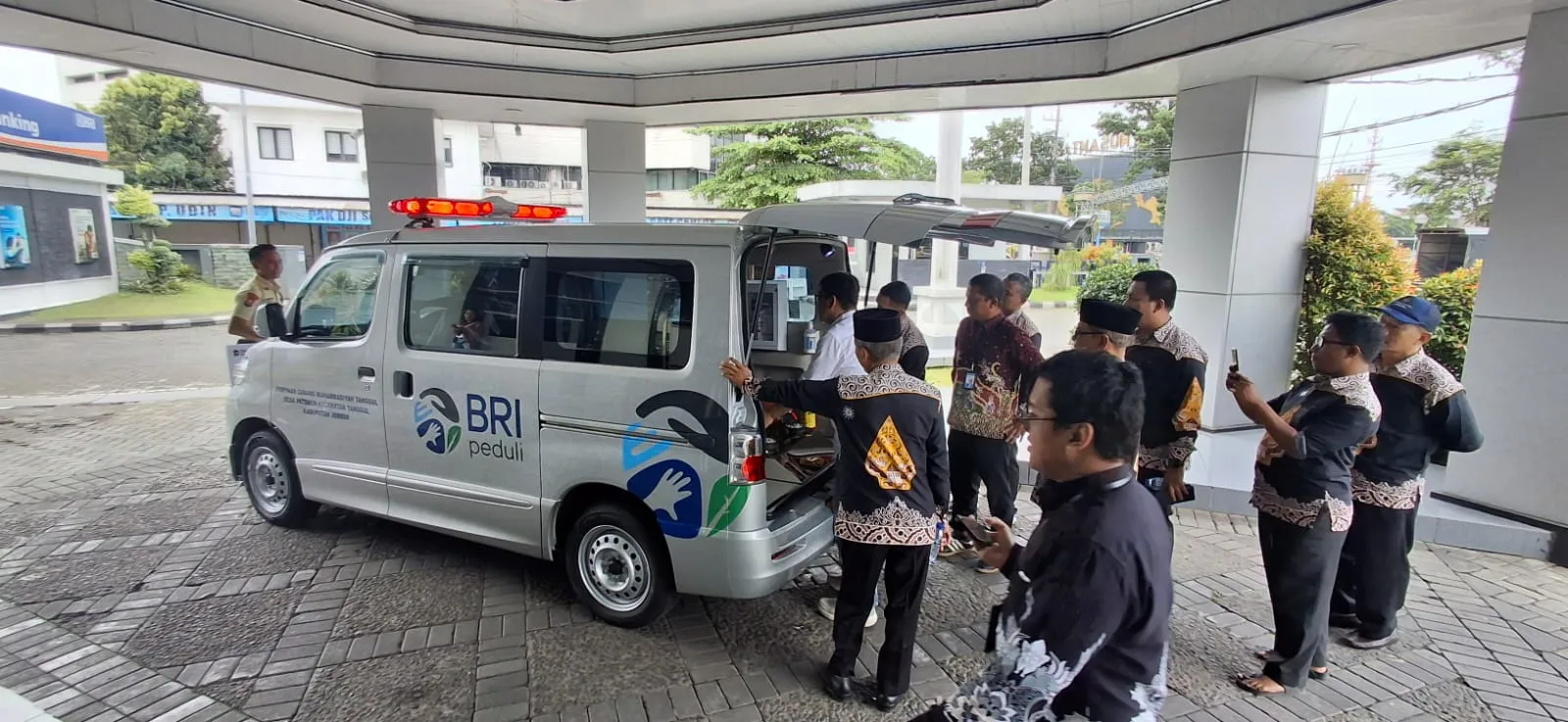 BRI Peduli Salurkan Ambulans untuk Perkuat Infrastruktur Kesehatan Pelosok