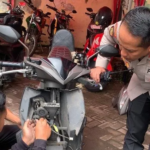 Polrestabes Surabaya Bagi Alarm Motor Gratis Guna Tekan Curanmor