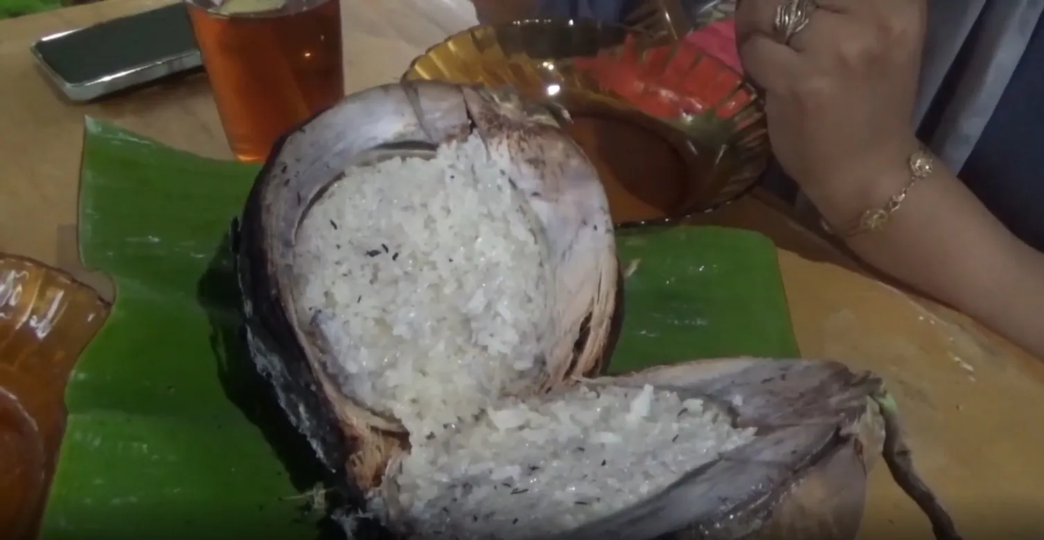 Unik Nasi Gajah Mada dalam Kelapa Muda Jadi Primadona Buka Puasa di Jember