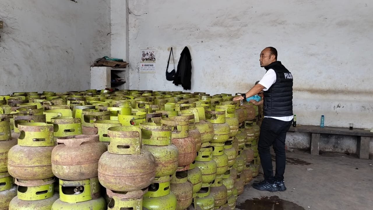 Polres Bondowoso Cek Stok Gas Melon di Pangkalan