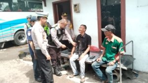 Polres Bondowoso Cek Kesehatan Sopir dan Kelayakan Bus