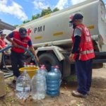 Pasca Banjir Bandang PMI Jember Distribusi 3600 Liter Air Bersih