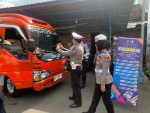 Polres Blitar Beri Layanan Kesehatan Gratis pada Operasi Keselamatan Semeru
