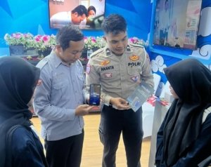 Korlantas Polri Pamerkan ETLE Mobile Handheld di Kampung Hukum 2026