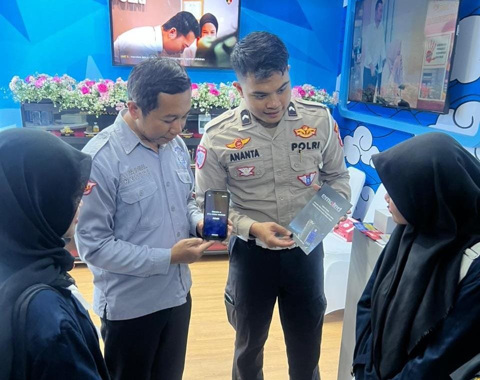 Korlantas Polri Pamerkan ETLE Mobile Handheld di Kampung Hukum 2026